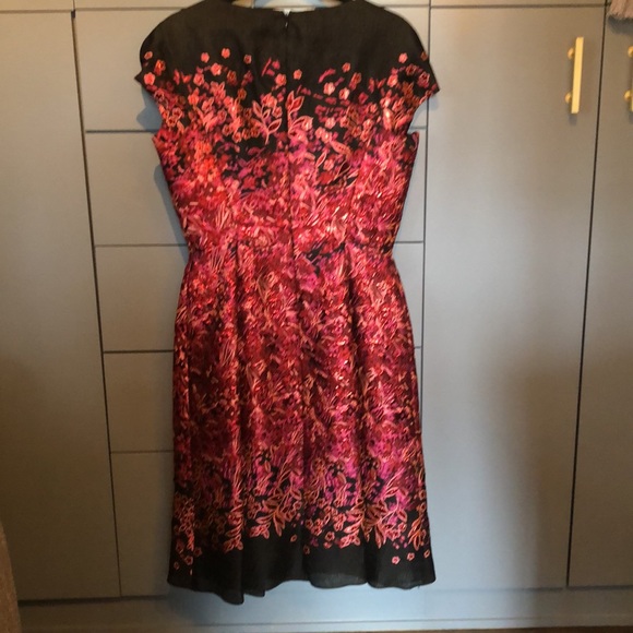 This dress is so pretty you really need to see it in person! Worn once, size 8 - Picture 4 of 9